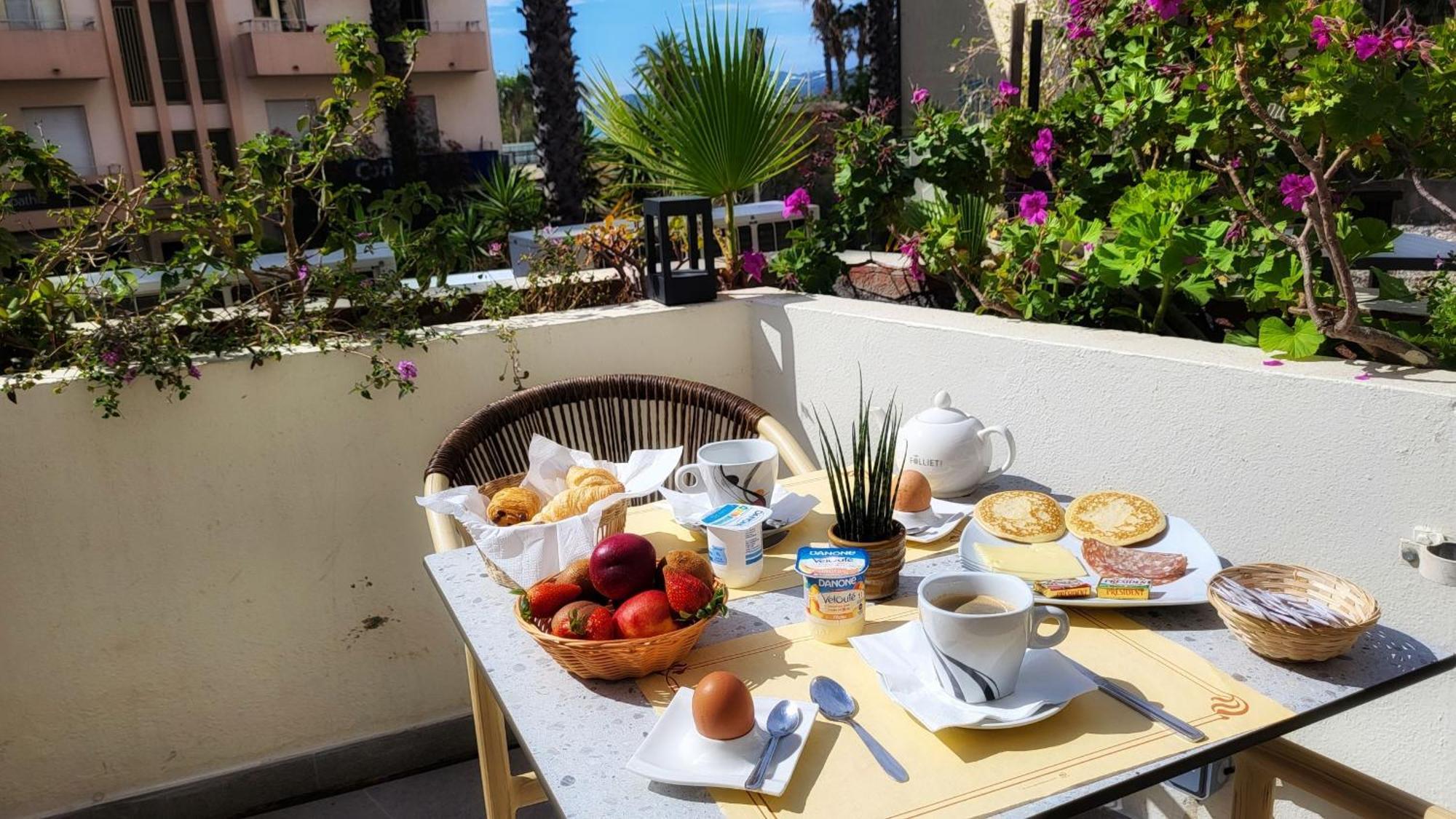 Anglade Hotel Le Lavandou Extérieur photo