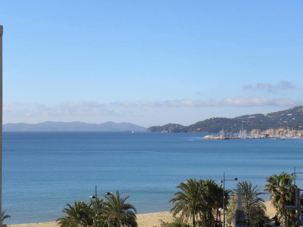 Anglade Hotel Le Lavandou Extérieur photo